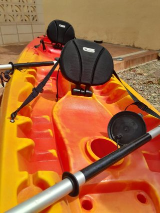 Kayak 3 plazas, 2 remos y chalecos. Costa Dorada.