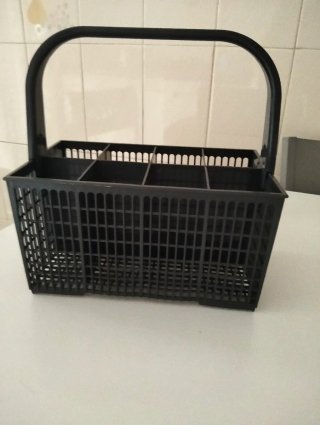 Bandejas Lavavajillas y cestillo para cubiertos .