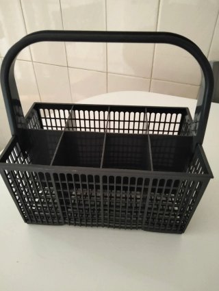 Bandejas Lavavajillas y cestillo para cubiertos .