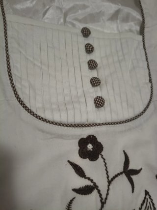 Vestido blanco con estampado de ciervo