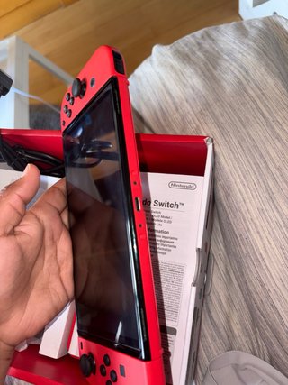 Nintendo Switch OLED rojo.  (VERSION MARIO)