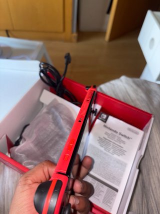 Nintendo Switch OLED rojo.  (VERSION MARIO)