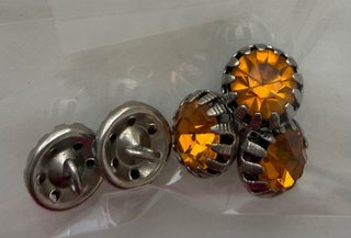 Lote de botones naranjas