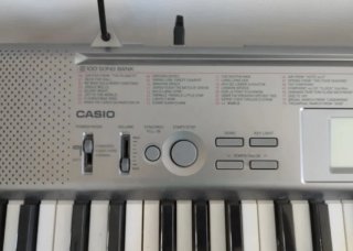 TECLADO DIGITAL CASIO LK-120 CON SOPORTE