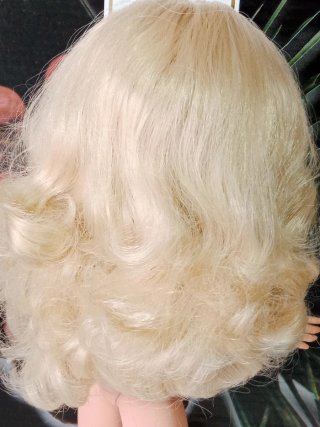 Muñeca rubia platino, copia Nancy clásica