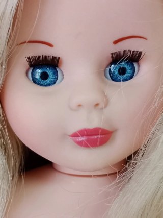 Muñeca rubia platino, copia Nancy clásica