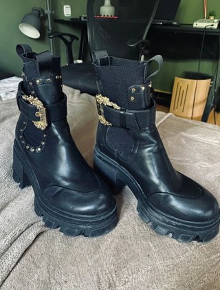 Botines Versace Jeans Couture Negros Hebilla Dorad