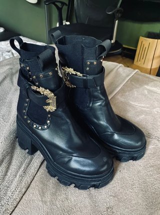 Botines Versace Jeans Couture Negros Hebilla Dorad
