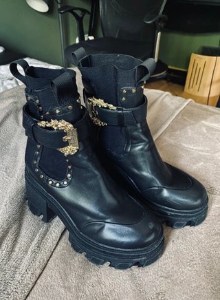 Botines Versace Jeans Couture Negros Hebilla Dorad