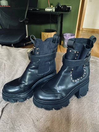 Botines Versace Jeans Couture Negros Hebilla Dorad