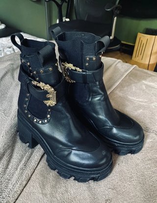 Botines Versace Jeans Couture Negros Hebilla Dorad