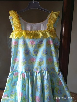 Vestido de niña con flores
