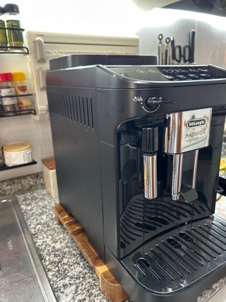 Cafetera Delonghi Magnifica EVO