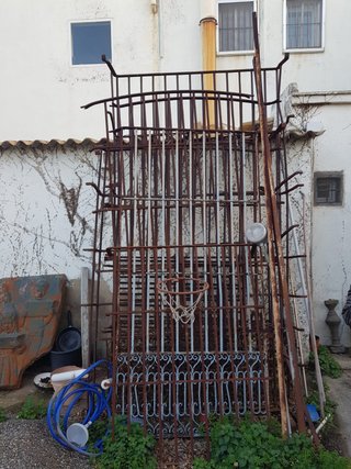 Reja antigua de hierro forjado