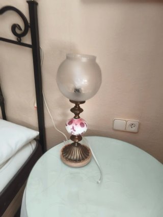Lámpara de mesa estilo quinqué