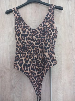 Body leopardo escotado
