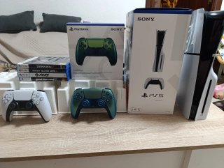 Consola PS5 con 2 mandos y 4 juegos