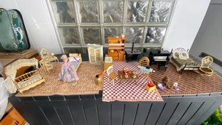 Casa de muñecas con muebles