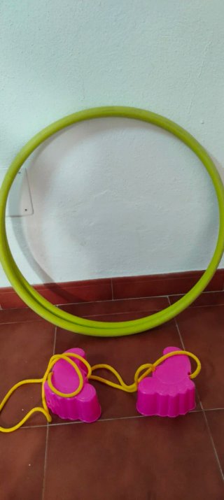 Lote Juguetes: Patinete, Pelotas, Cochecito
