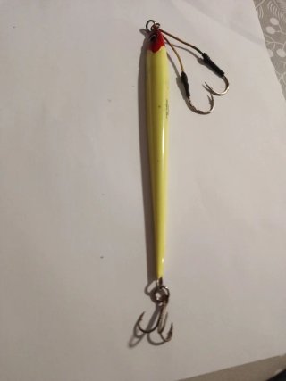Esche da pesca rosso e giallo Hart akula 150gr