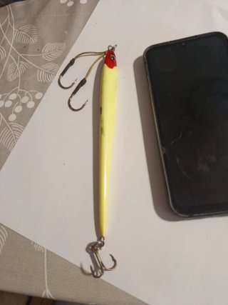Esche da pesca rosso e giallo Hart akula 150gr