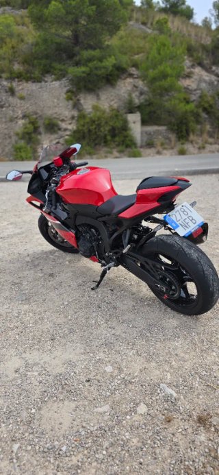 Yamaha R9 full Roja nueva a estrenar