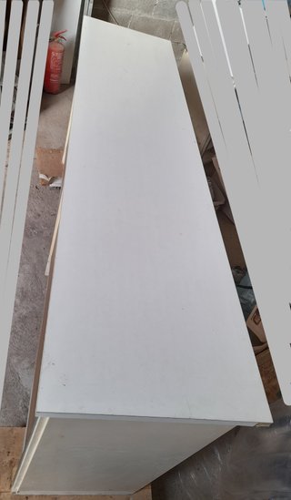 Mostrador de madera y cristal