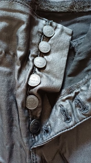 Pantalones negros efecto piel