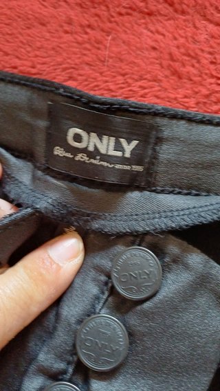 Pantalones negros efecto piel