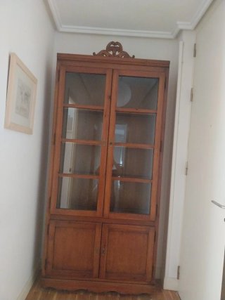 Mueble vitrina y librería