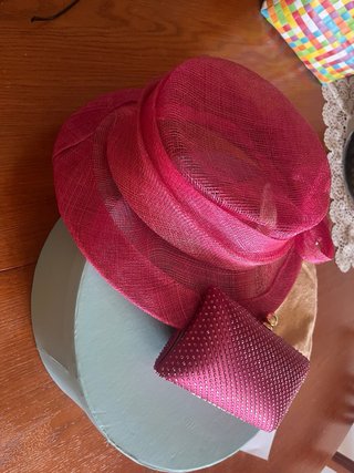 Diseño de sombrero rosa fucsia