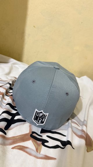 Gorra New Era Raiders Gris Talla 7 1/2