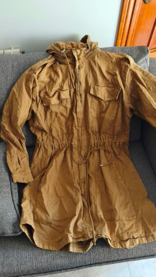 Parka verde caqui entretiempo con capucha