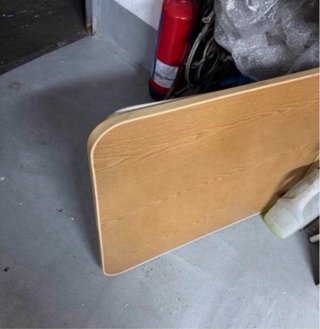 Tavolo pieghevole in legno e metallo