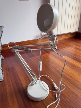 Lámpara de escritorio IKEA blanca