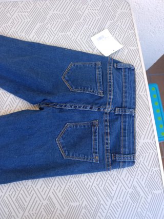 Pantalón vaquero niña impecable. Talla 6