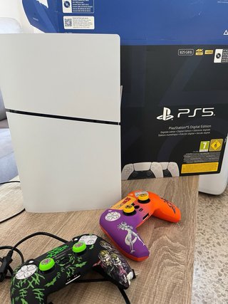PlayStation 5 Digital Edition + 2 mandos