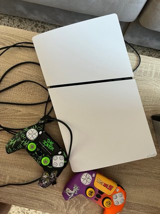 PlayStation 5 Digital Edition + 2 mandos