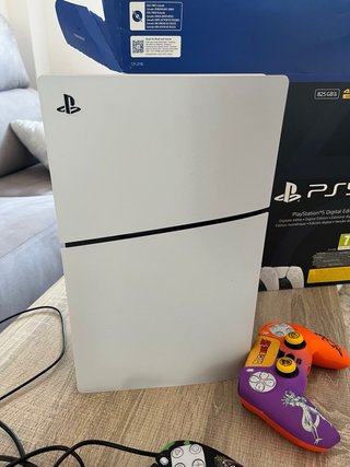 PlayStation 5 Digital Edition + 2 mandos