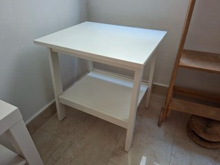 Mesa auxiliar blanca Ikea