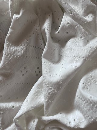 Mono blanco de manga larga calado