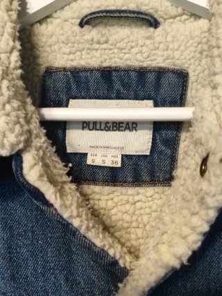 Cazadora vaquera Pull&Bear con borrego Talla S