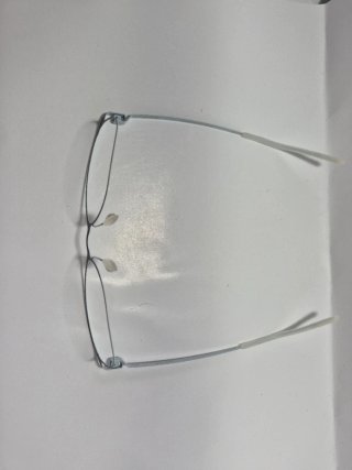 Gafas graduadas montura negra y patillas blancas