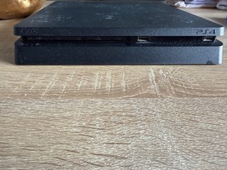 PS4 Slim 1TB Negra + mando
