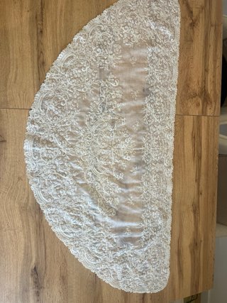 Mantilla Fallera Media Luna Blanca solo un uso