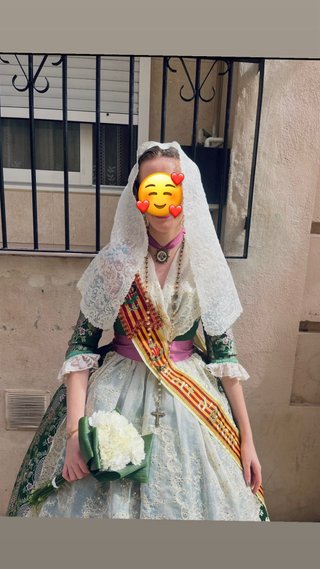 Mantilla Fallera Media Luna Blanca solo un uso