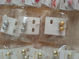 Lote de 48 Pares de Pendientes Nuevos / Bisutería