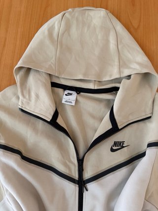 Chaqueta Nike Beige y Negra Original
