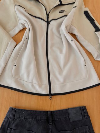 Chaqueta Nike Beige y Negra Original