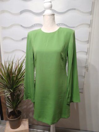 Vestido Mango verde espalda descubierta